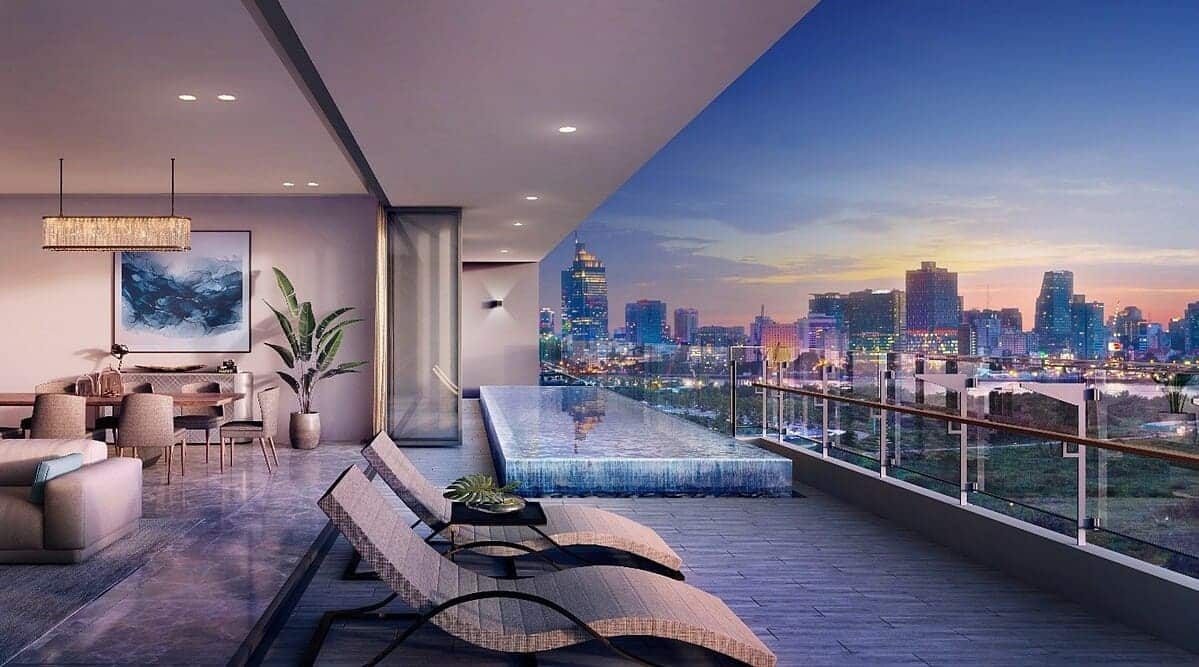 Khu vực thư giãn ngoài trời và hồ bơi nằm bên ngoài bức tường kính của biệt thự Pool Villa The River Thủ Thiêm.